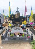 Памятник военному