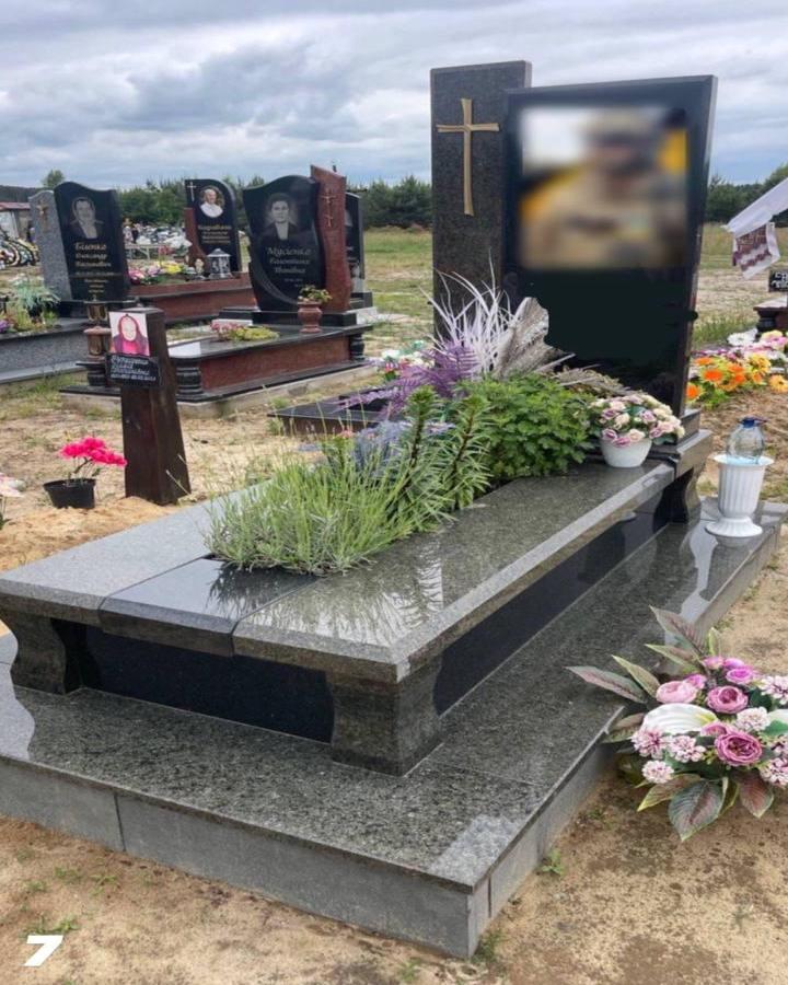 Памʼятник військовомуКупити 
