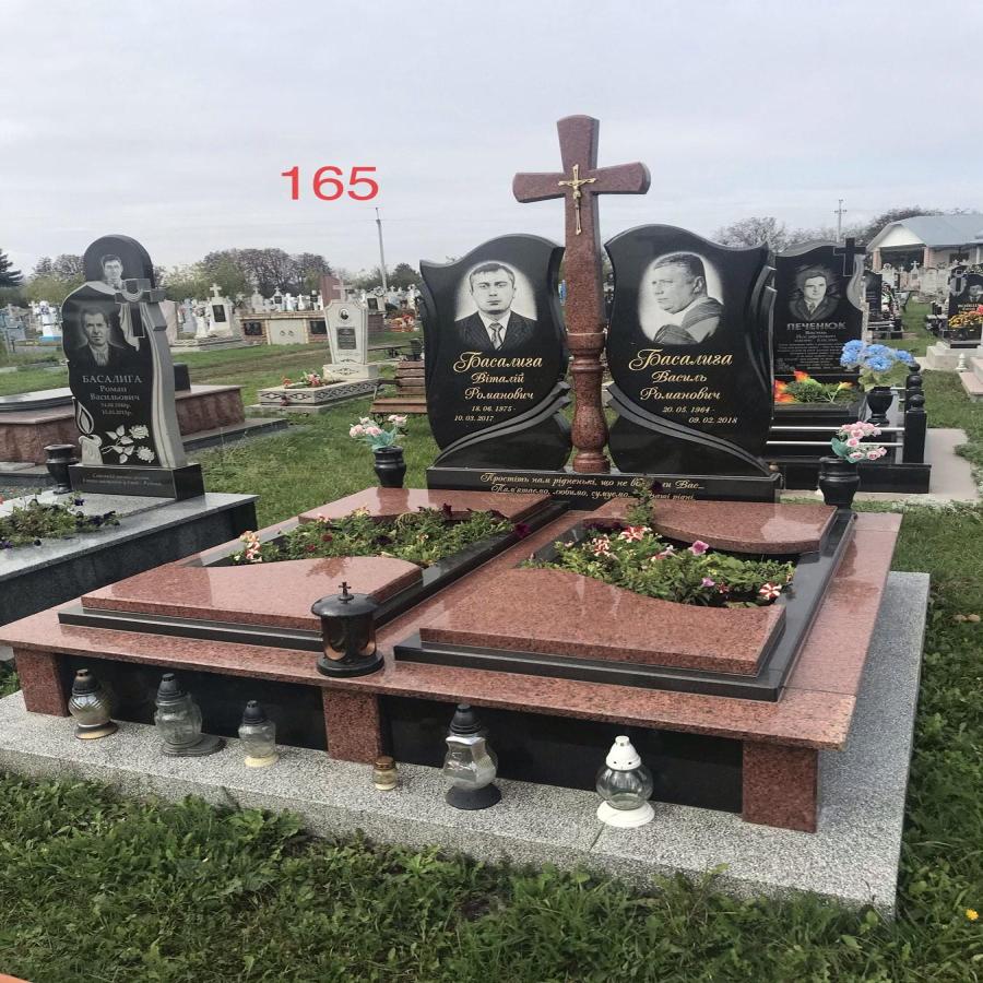 Подвійні памʼятникиКупити 