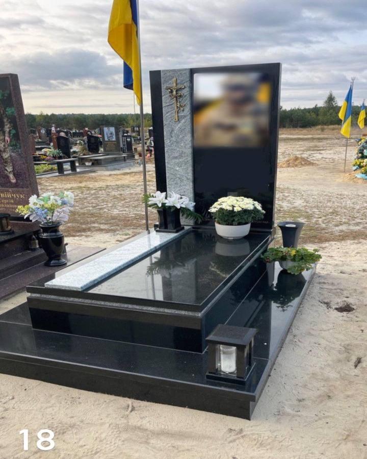 Памʼятник військовомуКупити 