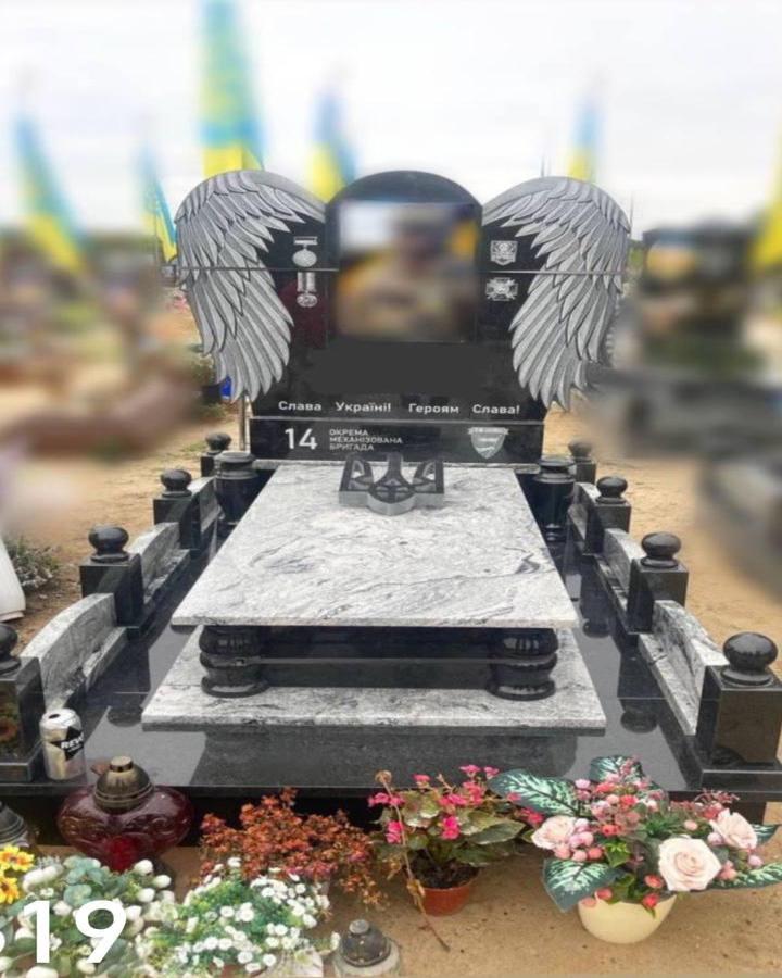 Памʼятник військовомуКупити 